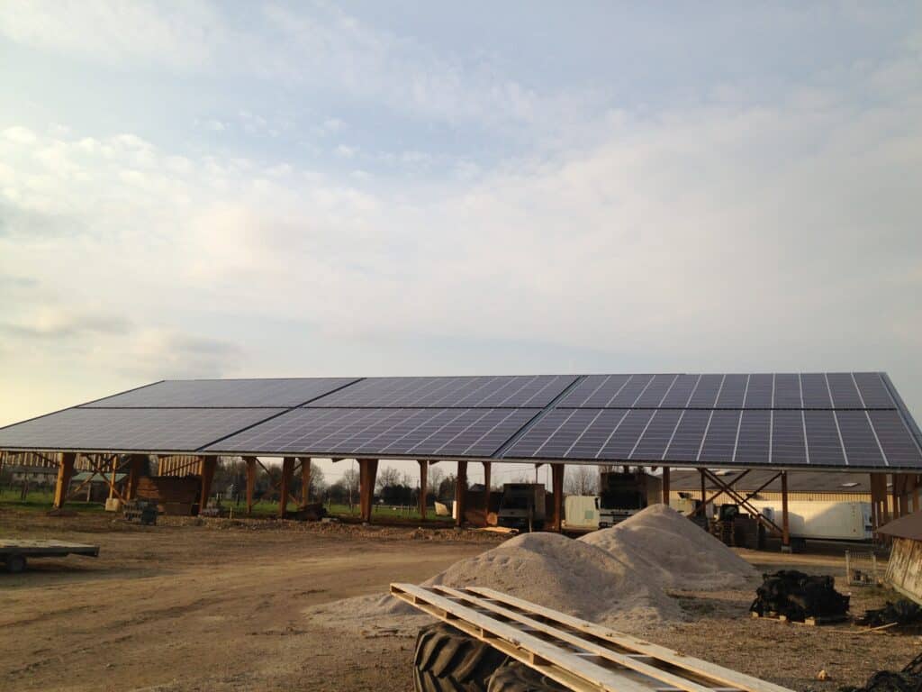 Bâtiment agricole avec installation photovoltaïque