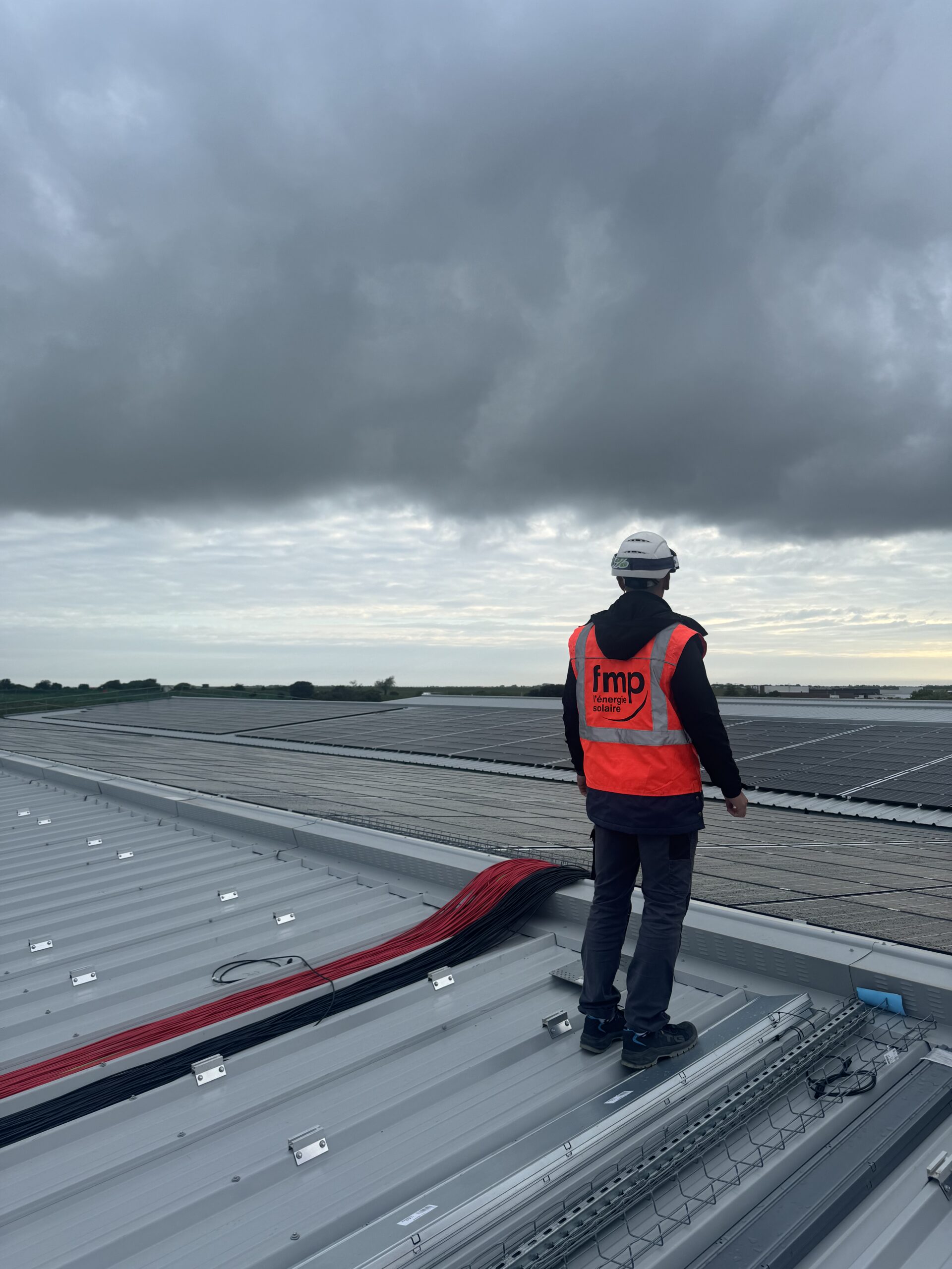 Pose des panneaux solaires en cours - CABD - La Rochelle (17)