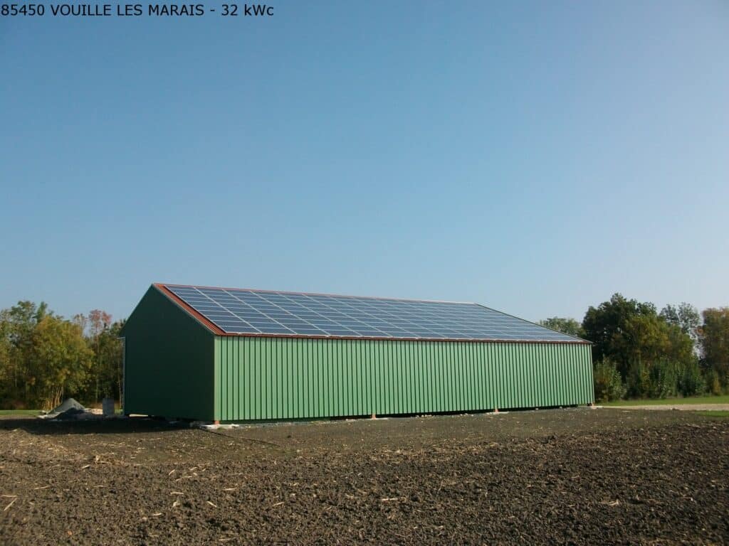 Bâtiment photovoltaïque agricole bardage fermé - Vouillé Les Marais (85) - puissance de 32 kWc
