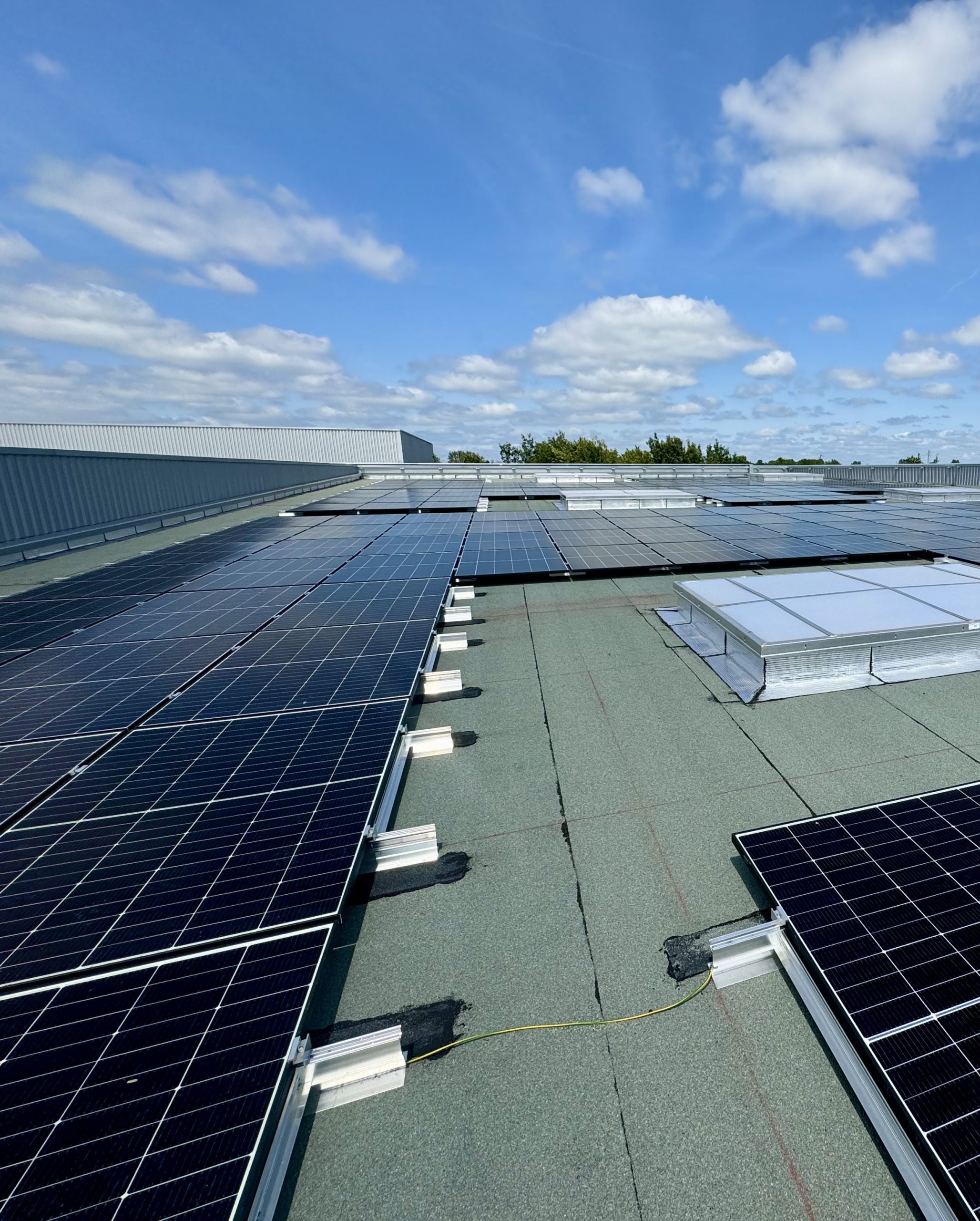 Installation photovoltaïque sur toiture plate - Groupe Rouger - Cerizay (79)