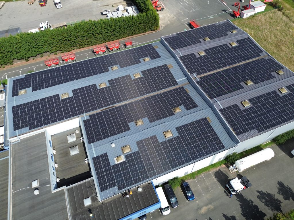 Installation photovoltaïque toiture bâtiment industriel - Sarrion - La Coudrière (37)