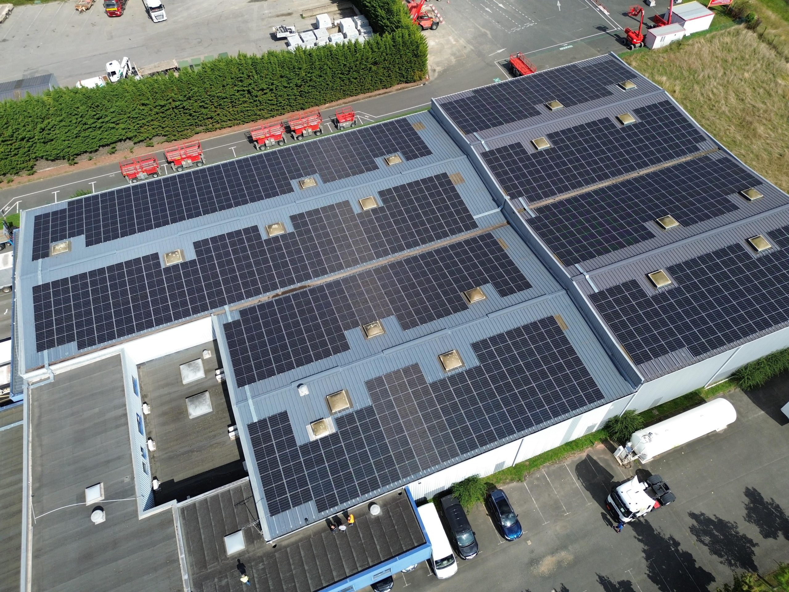 Installation photovoltaïque toiture bâtiment industriel - Sarrion - La Coudrière (37)