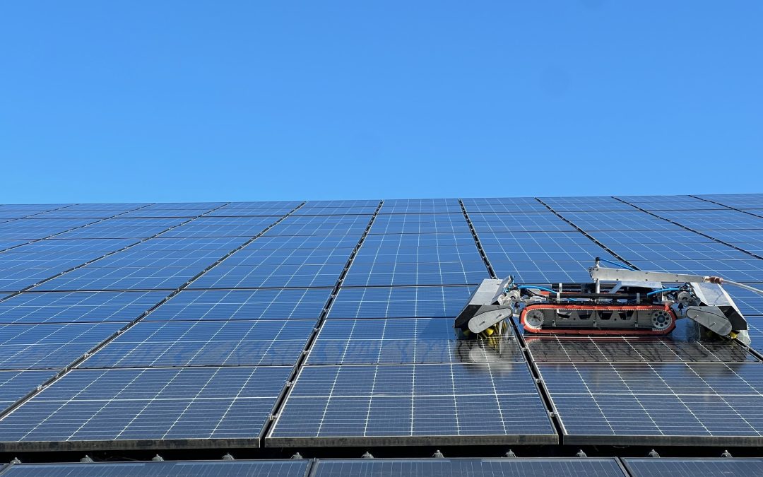 Robot nettoyage panneaux solaires