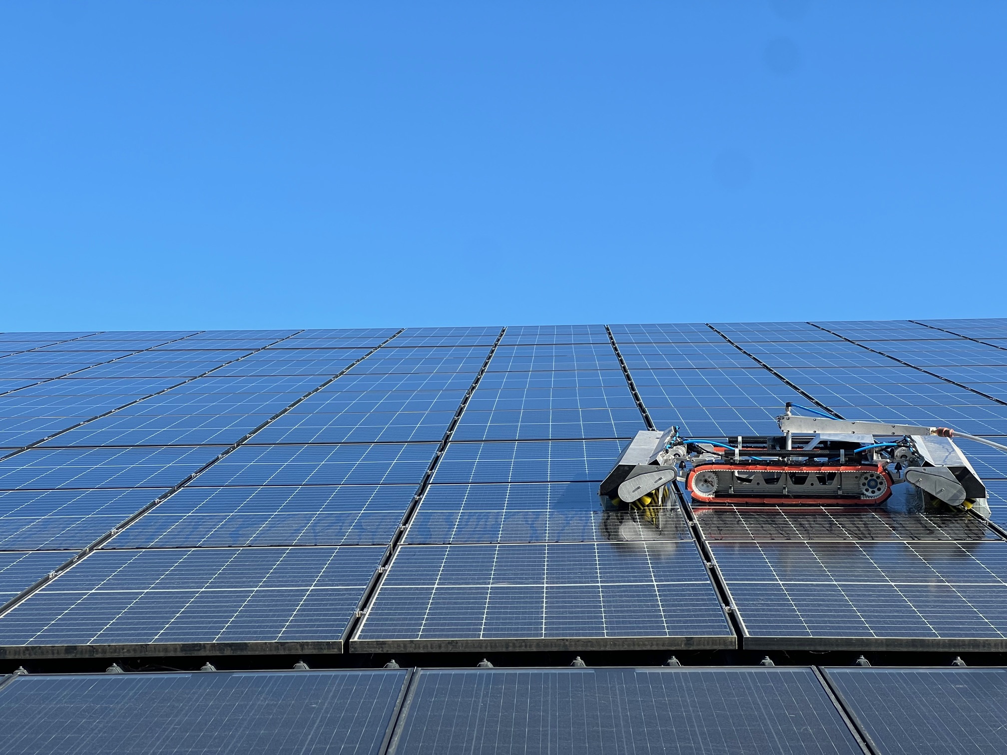 Robot nettoyage panneaux solaires